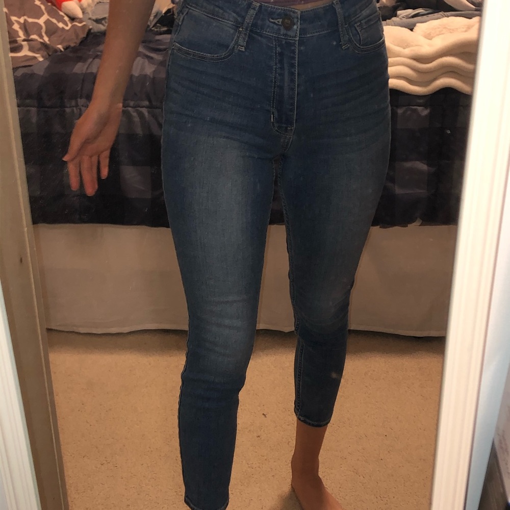 Light blue cropped skinny jeans